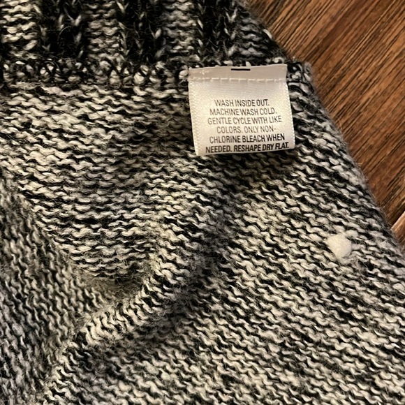 Style & Company Woman’s Black and Gray Wool Blend Hooded Sweater Size XL - Picture 5 of 6